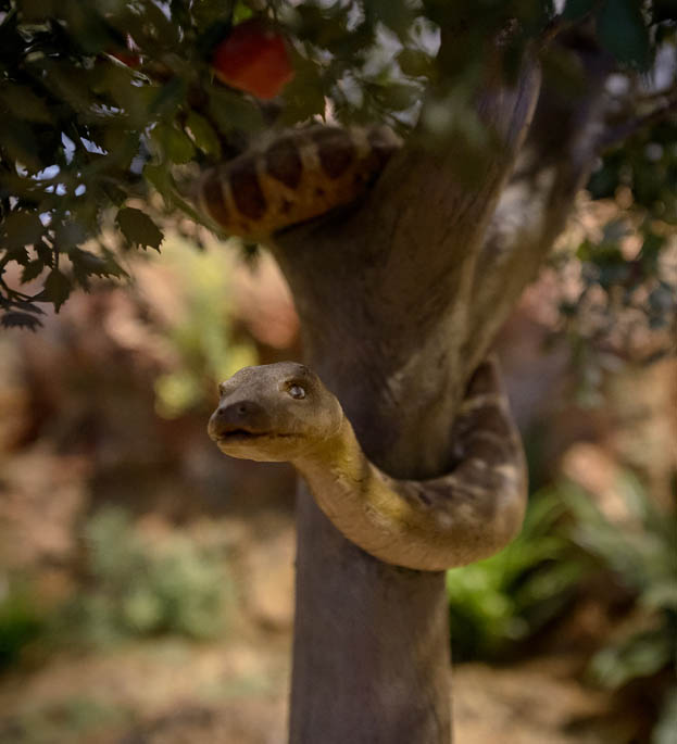 Serpiente en el árbol de la ciencia del bien y del mal