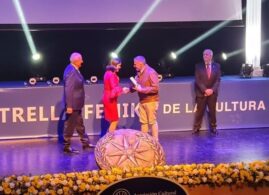 Antonio Díaz y Ana Caballero, recogen el Premio Estrella Feniké de la Asociación Zegrí de Málaga