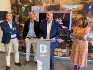 Díaz, interviniendo en la inauguración de la nueva exposición sobre la Pasión en el Museo Internacional de Arte Belenista de Mollina